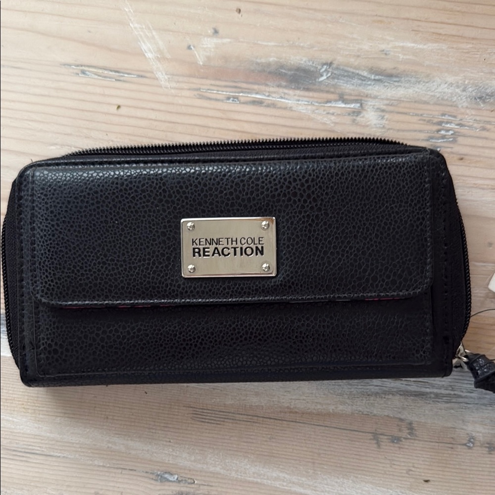 Kenneth Cole Reaction Black Leather Wallet Sleek Design